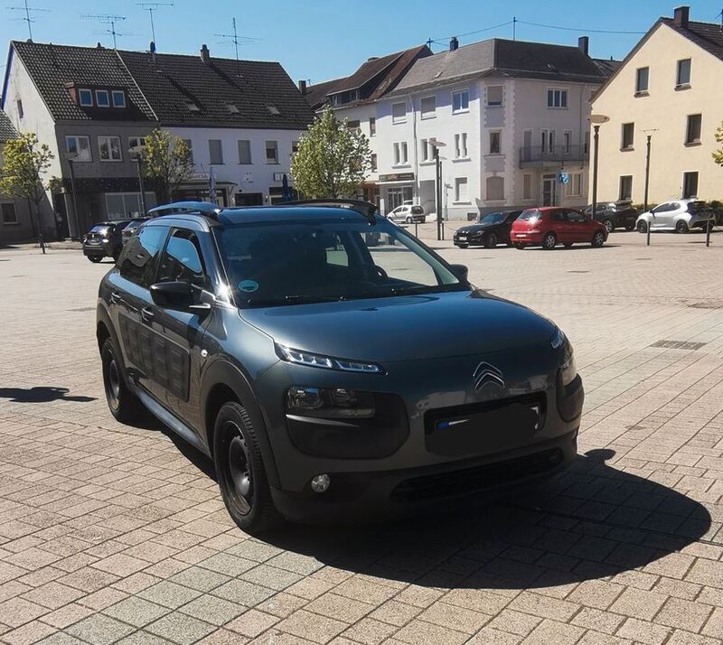 Grau Gebraucht 2015 Citroën C4 Cactus Feel Kleinwagen | 5.500 € (Fairer Preis) - Bild 1/4