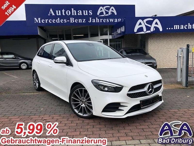 Weiß Gebraucht 2020 Mercedes 180 AMG line Plus Limousine | 22.990 € (Guter Preis) - Bild 1/3
