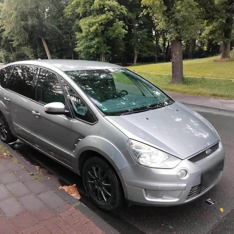 Grau Gebraucht 2009 Ford S-MAX Van / Kleinbus | 2.300 € (Guter Preis) - Bild 1/4