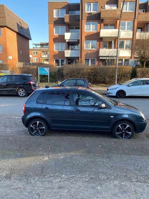 Grau Gebraucht 2002 VW Polo Kleinwagen | 2.900 € (Teuer) - Bild 1/4
