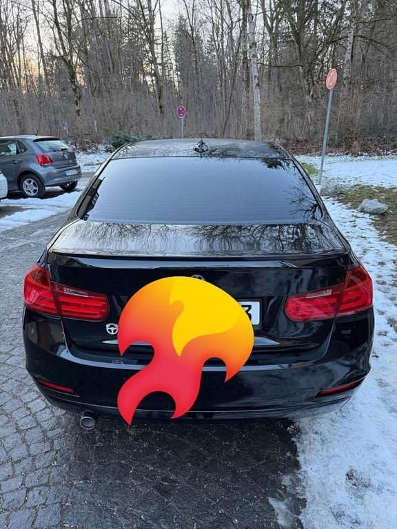 Gebraucht BMW 318 143 PS (105 kW) 2013 Schwarz Limousine