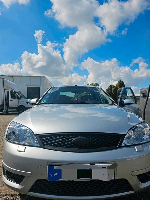 Silber Gebraucht 2003 Ford Mondeo ST Limousine | 4.500 € (Teuer) - Bild 1/4