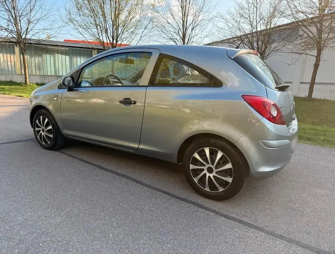Gebraucht Opel Corsa 69 PS (50 kW) 2013 Silber Kleinwagen
