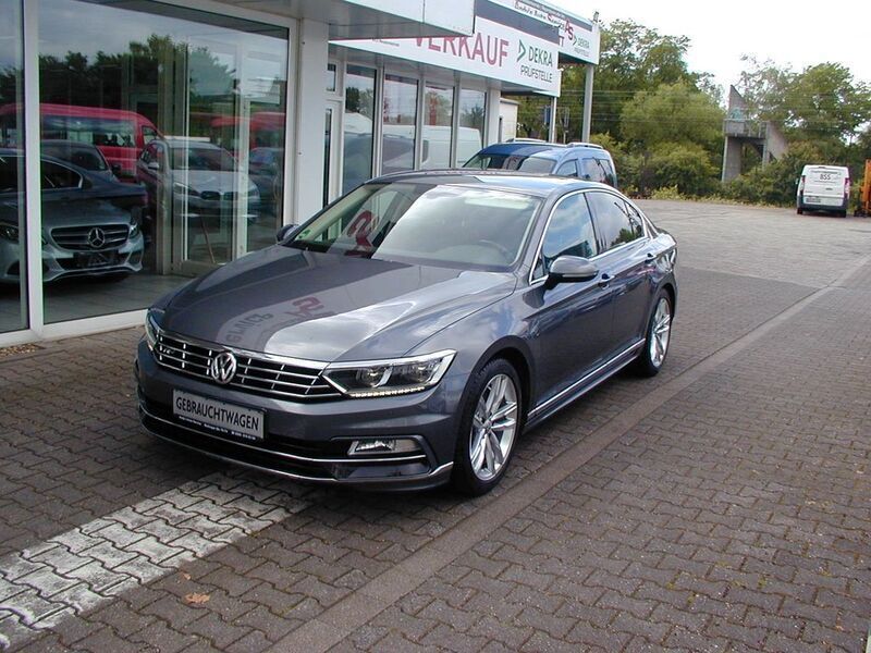 Grau Gebraucht 2016 VW Passat Highline Limousine | 16.940 € (Fairer Preis) - Bild 1/4