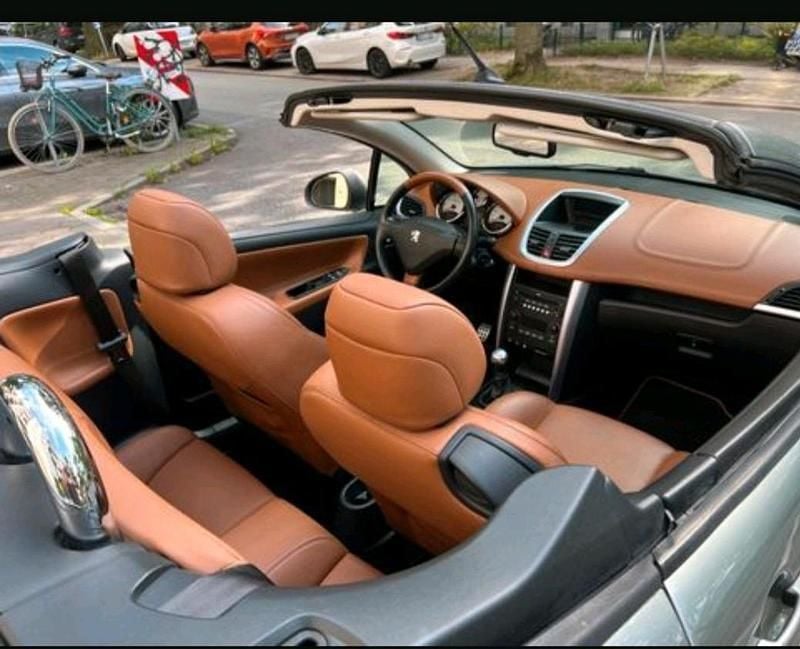 Silber Gebraucht 2008 Peugeot 207 CC Roland Garros Cabrio | 7.250 € - Bild 1/4