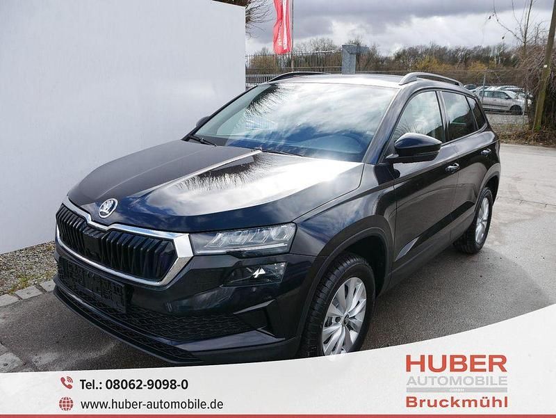 Neu Skoda Karoq Selection 150 PS (110 kW) 2025 Schwarz metallic SUV