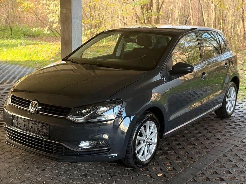 Grau Gebraucht 2016 VW Polo LOUNGE Limousine | 8.900 € (Guter Preis) - Bild 1/4