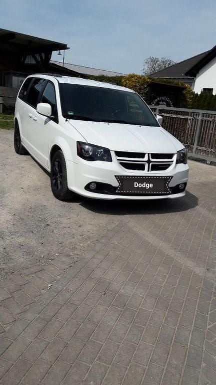 Weiß Gebraucht 2018 Dodge Grand Caravan Van / Kleinbus | 17.500 € (Fairer Preis) - Bild 1/4
