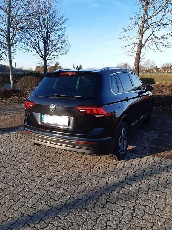 Gebraucht VW Tiguan Sound 125 PS (91 kW) 2017 Schwarz SUV