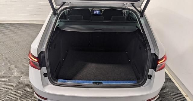 Gebraucht Skoda Superb Style 150 PS (110 kW) 2024 Metallic Kombi