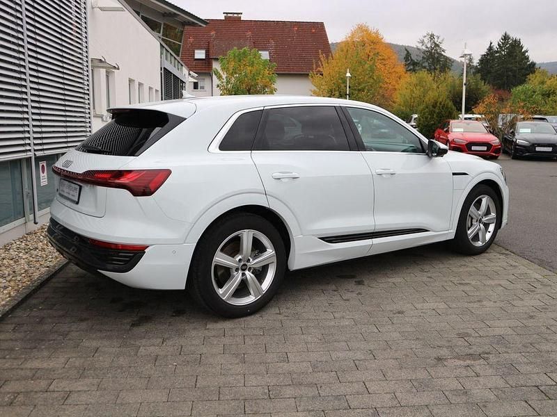 Gebraucht Audi Q8 e-tron Advanced 250 kW (340 PS) 2023 Gletscherweiß metallic SUV