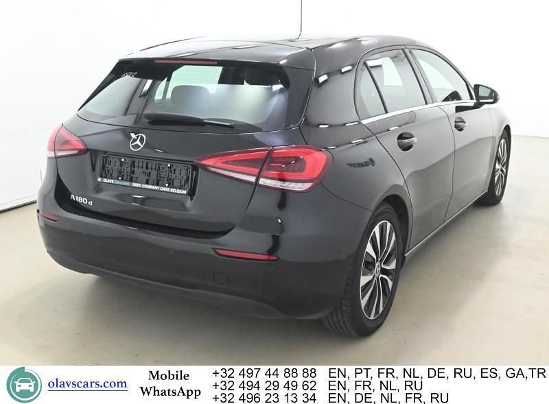 Gebraucht Mercedes A180 116 PS (85 kW) 2023 Schwarz Limousine