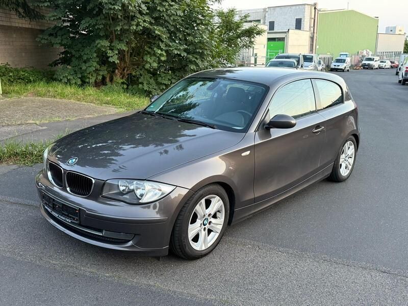 Grau Gebraucht 2009 BMW 116 Kleinwagen | 2.850 € - Bild 1/4