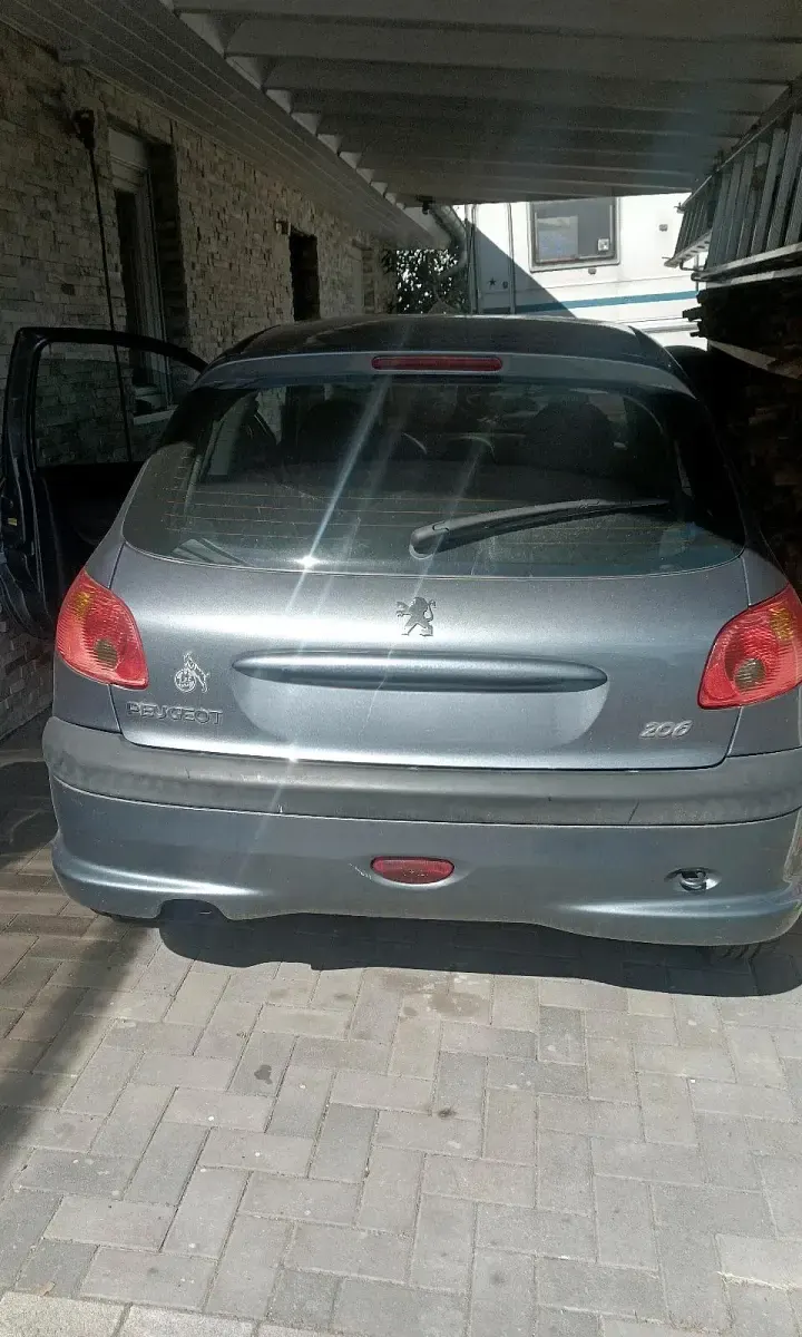 Gebraucht Peugeot 206 75 PS (55 kW) 2006 Silber Kleinwagen