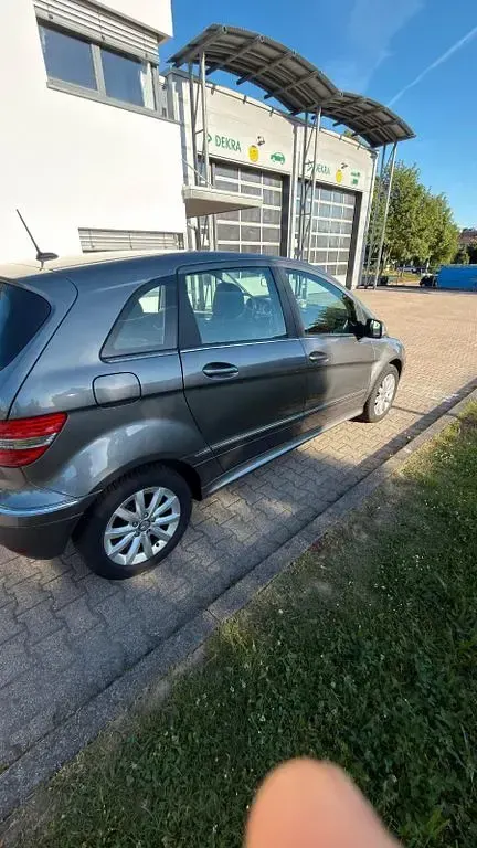 Gebraucht Mercedes B200 136 PS (100 kW) 2009 Grau Van / Kleinbus