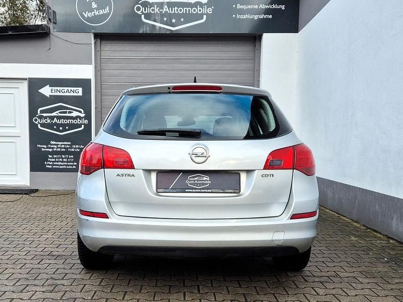 Gebraucht Opel Astra Selection 110 PS (80 kW) 2011 Silber Kombi