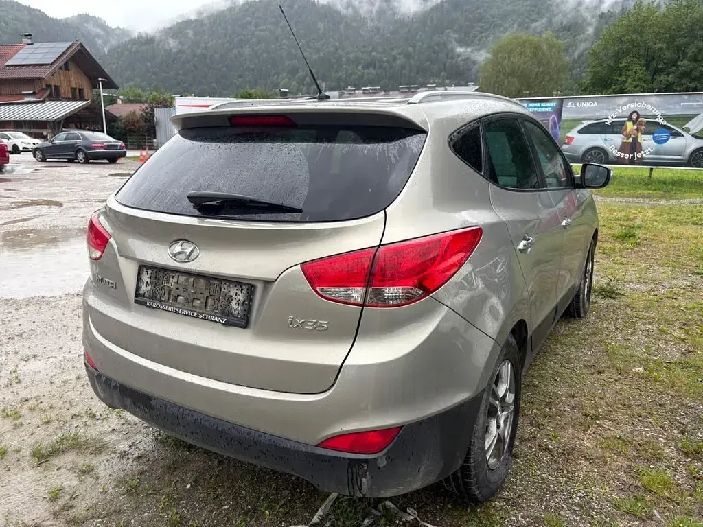 Gebraucht Hyundai ix35 Premium 163 PS (119 kW) 2010 Silber SUV