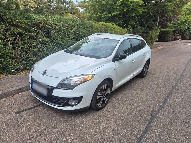 Weiß Gebraucht 2012 Renault Mégane GrandTour Bose Edition Kombi | 5.500 € (Fairer Preis) - Bild 1/4