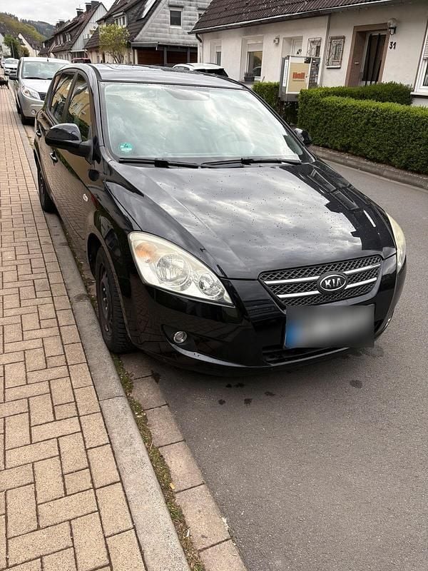 Usado Kia Ceed 109 HP (80 kW) 2009 Preto Citadino