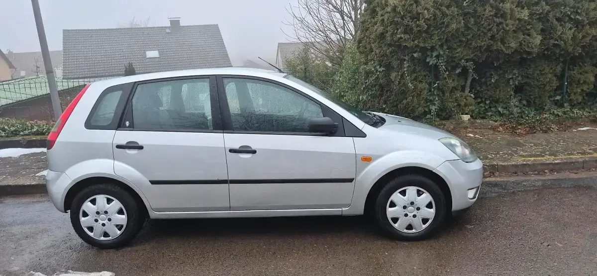 Gebraucht Ford Fiesta 80 PS (58 kW) 2002 Grau Kleinwagen