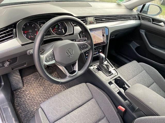 Gebraucht VW Passat R 150 PS (110 kW) 2023 Silber Kombi