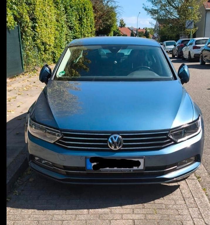 Blau Gebraucht 2018 VW Passat Comfortline Limousine | 16.999 € (Superpreis) - Bild 1/4