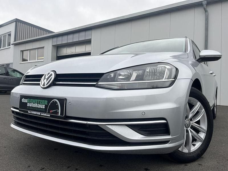 Reflexsilber Gebraucht 2020 VW Golf VII Comfortline Kombi | 13.860 € (Fairer Preis) - Bild 1/4
