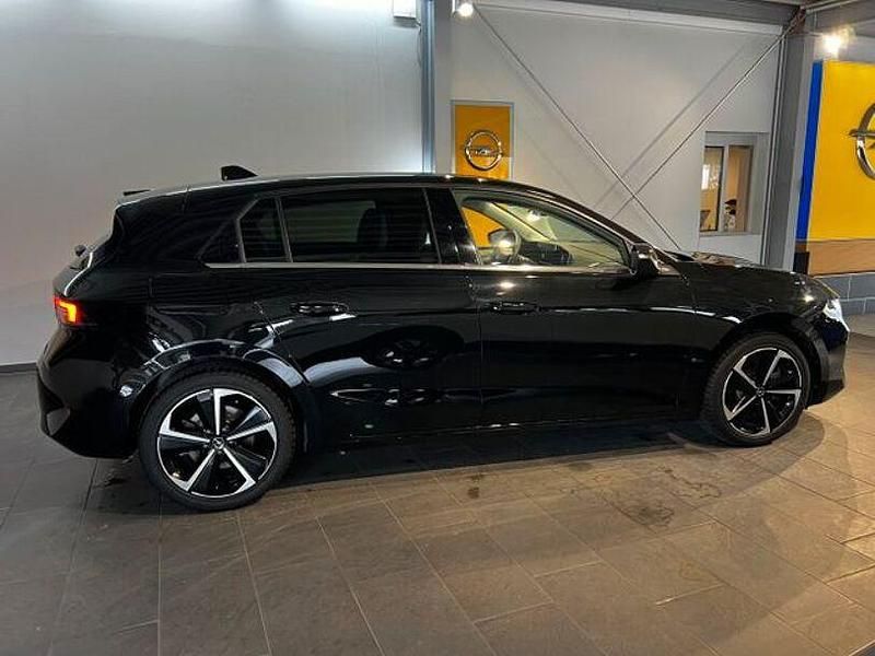 Gebraucht Opel Astra Elegance 181 PS (133 kW) 2022 Karbon schwarz (metallic) Limousine