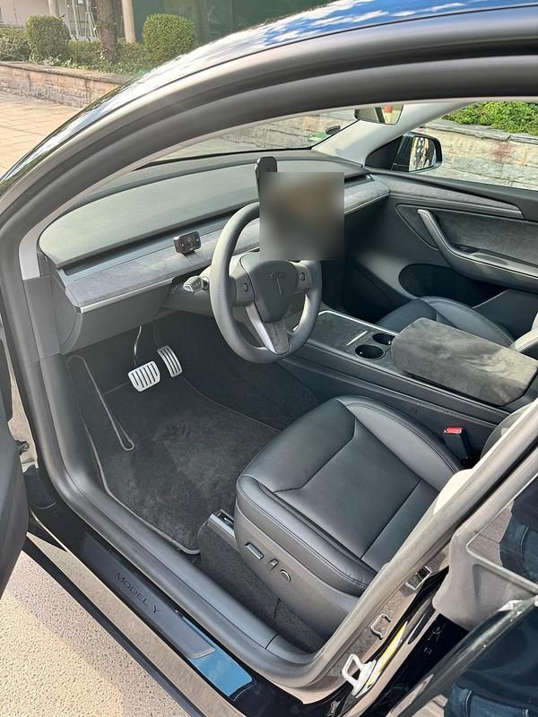 Second-hand Tesla Model Y Performance 317 kW (431 CP) 2023 Negru SUV