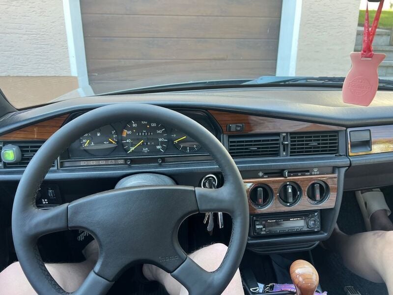 Gebraucht Mercedes 190 75 PS (55 kW) 1984 Andere außenfarben Limousine