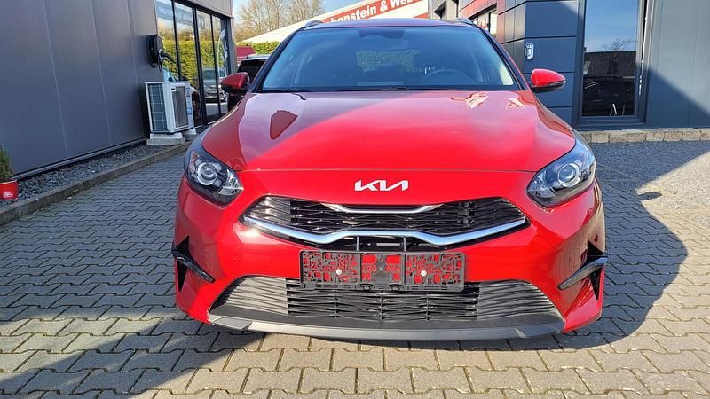 Gebraucht Kia Ceed Sportswagon Gold 140 PS (102 kW) 2025 Rot Kombi