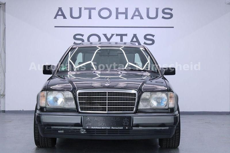 Second-hand Mercedes 220 150 CP (110 kW) 1993 Negru Coupe