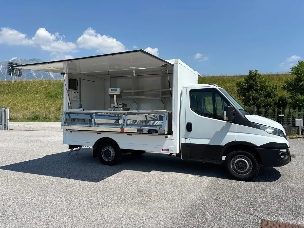 Gebraucht Iveco 35.12 116 PS (85 kW) 2021 Weiß Van