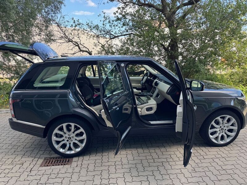 Grau Gebraucht 2013 Land Rover Range Rover Vogue SUV | 21.900 € - Bild 1/4