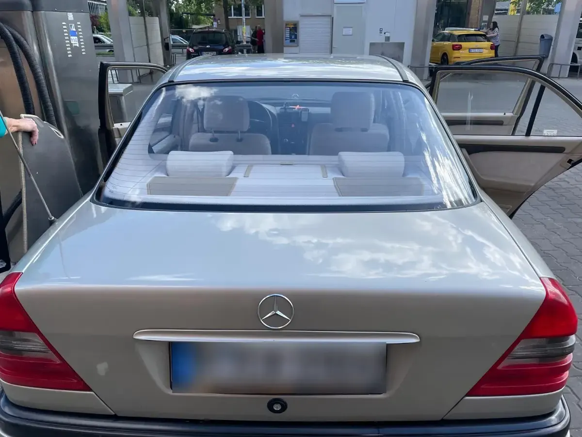 Gebraucht Mercedes C180 122 PS (89 kW) 1996 Grau Limousine
