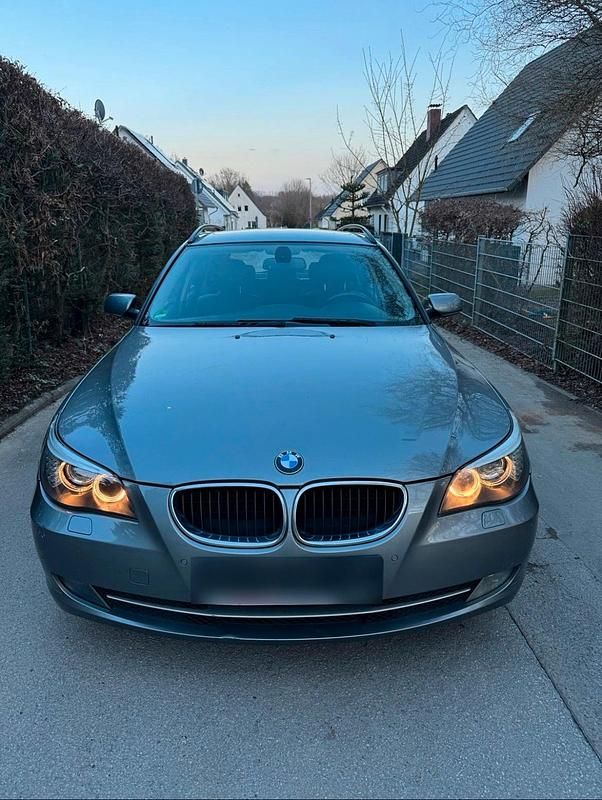 Gebraucht BMW 520 Advantage 177 PS (130 kW) 2009 Grau Kombi