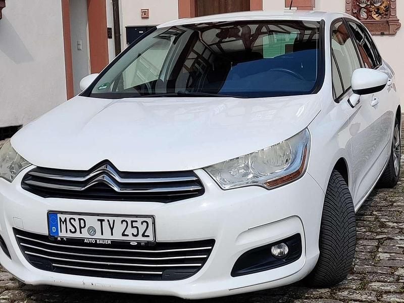 Gebraucht Citroën C4 Tendance 120 PS (88 kW) 2012 Weiß Limousine