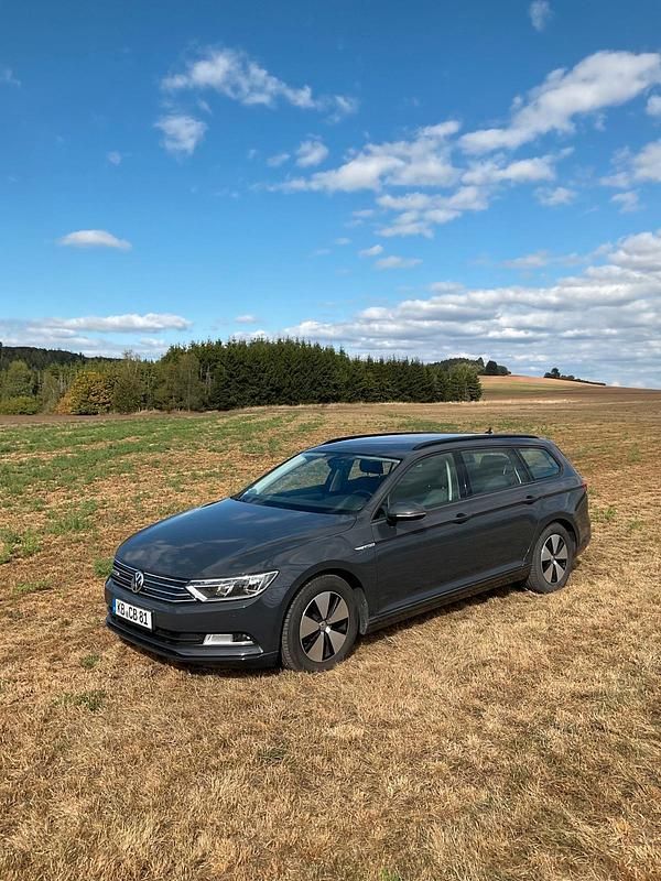 Grau Gebraucht 2016 VW Passat Kombi | 8.000 € (Superpreis) - Bild 1/4