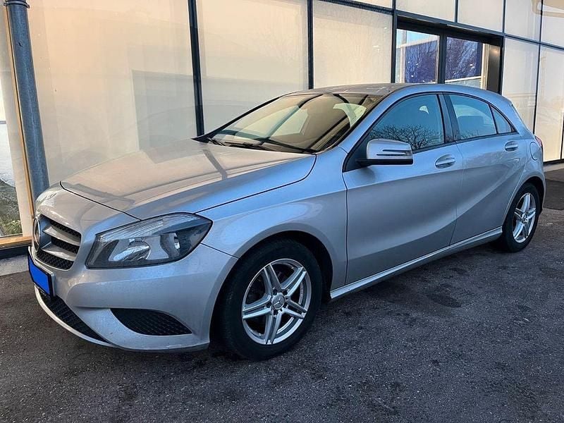 Silber Gebraucht 2014 Mercedes A180 Limousine | 7.999 € (Superpreis) - Bild 1/4