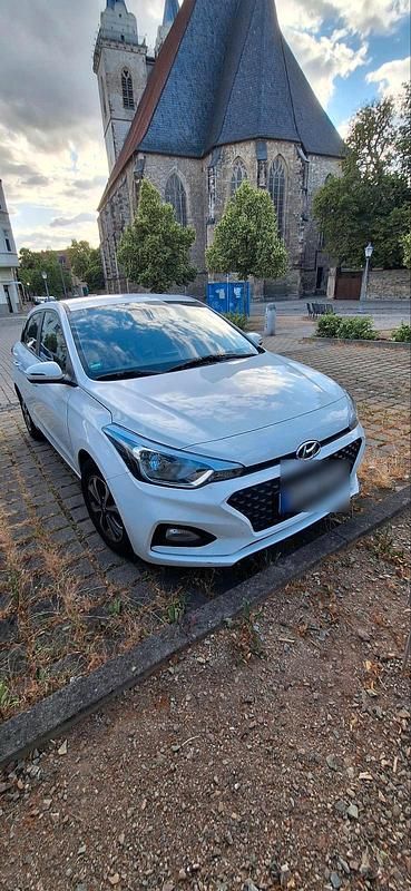 Weiß Gebraucht 2019 Hyundai i20 Kleinwagen | 8.000 € (Guter Preis) - Bild 1/4