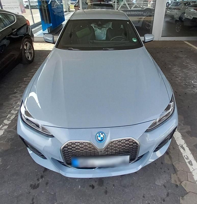 Używany BMW i4 Performance 250 kW (340 KM) 2025 Szary Sedan/Limuzyna