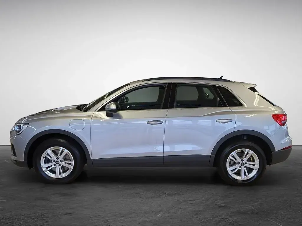 Używany Audi Q3 Basis 245 KM (180 kW) 2022 Srebrny SUV
