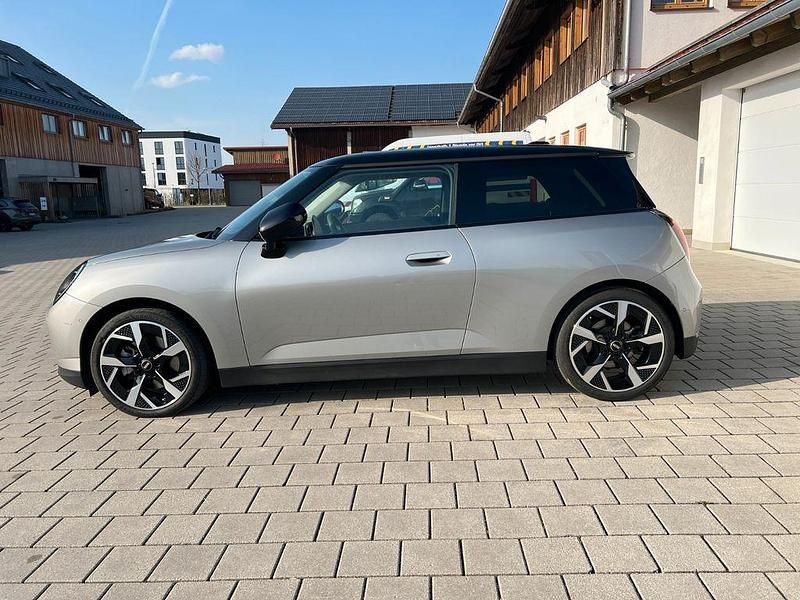 Gebraucht Mini Cooper SE Classic 160 kW (218 PS) 2024 Silber Kleinwagen