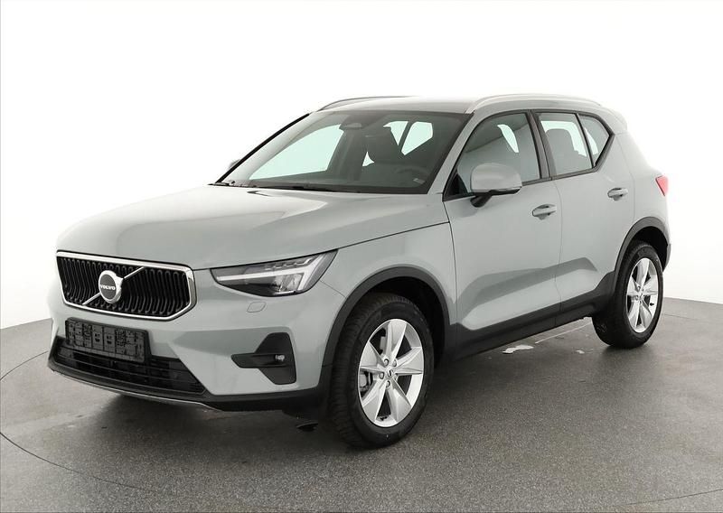 Vapour grey metallic Neu 2025 Volvo XC40 Core SUV | 37.995 € (Superpreis) - Bild 1/4