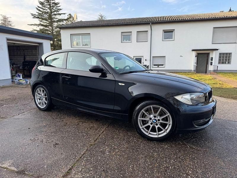 Gebraucht BMW 118 143 PS (105 kW) 2008 Schwarz Kleinwagen