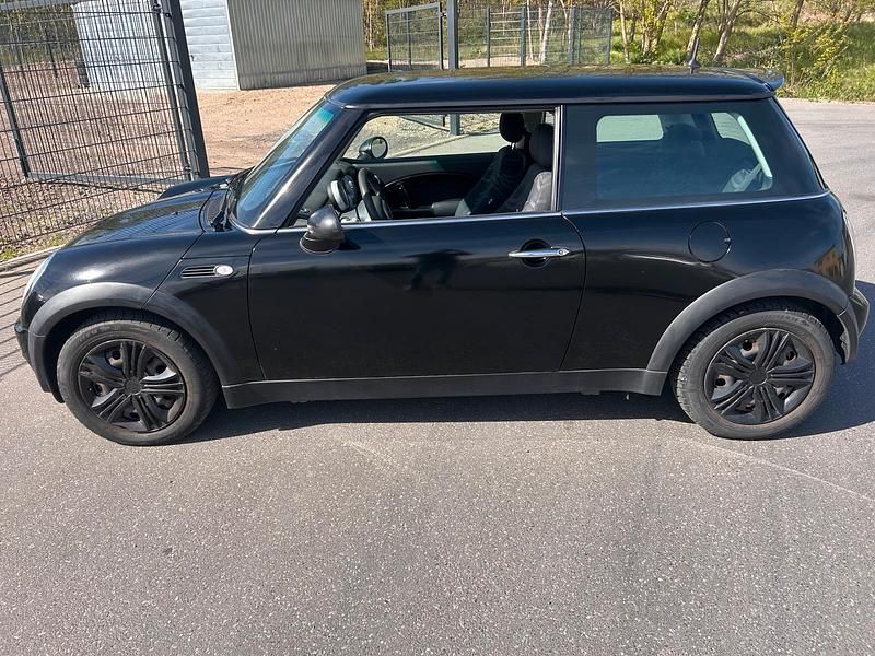 Usata Mini Cooper 90 CV (66 kW) 2002 Nero Utilitaria