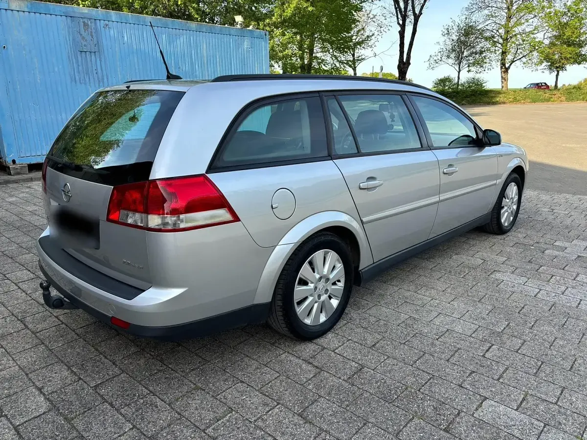 Second-hand Opel Vectra 155 CP (114 kW) 2004 Argintiu Break