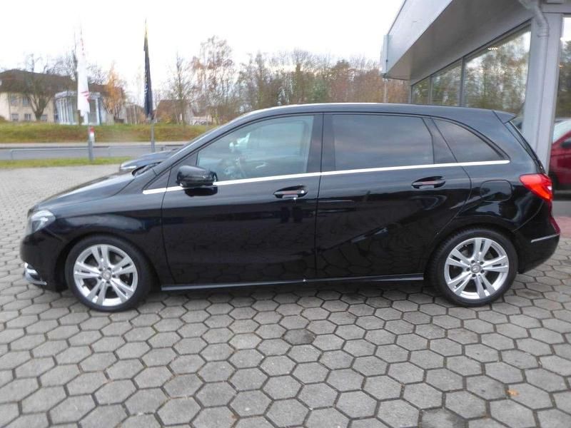 Gebraucht Mercedes B200 156 PS (114 kW) 2013 Kosmosschwarz  metalliclack Van / Kleinbus