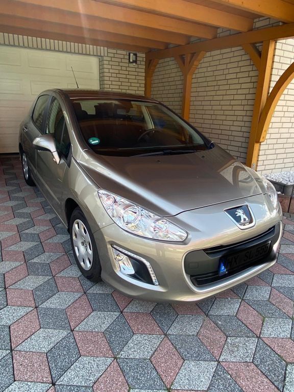 Grau Gebraucht 2013 Peugeot 308 Access Limousine | 5.800 € (Guter Preis) - Bild 1/4