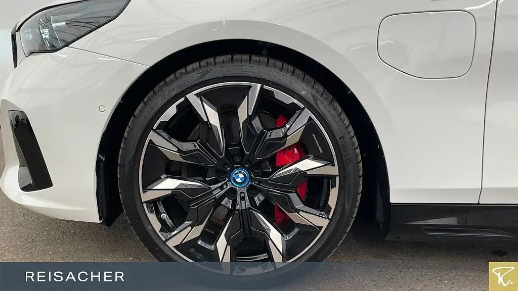 Gebraucht BMW 550e M Sport 490 PS (360 kW) 2025 Weiß Limousine